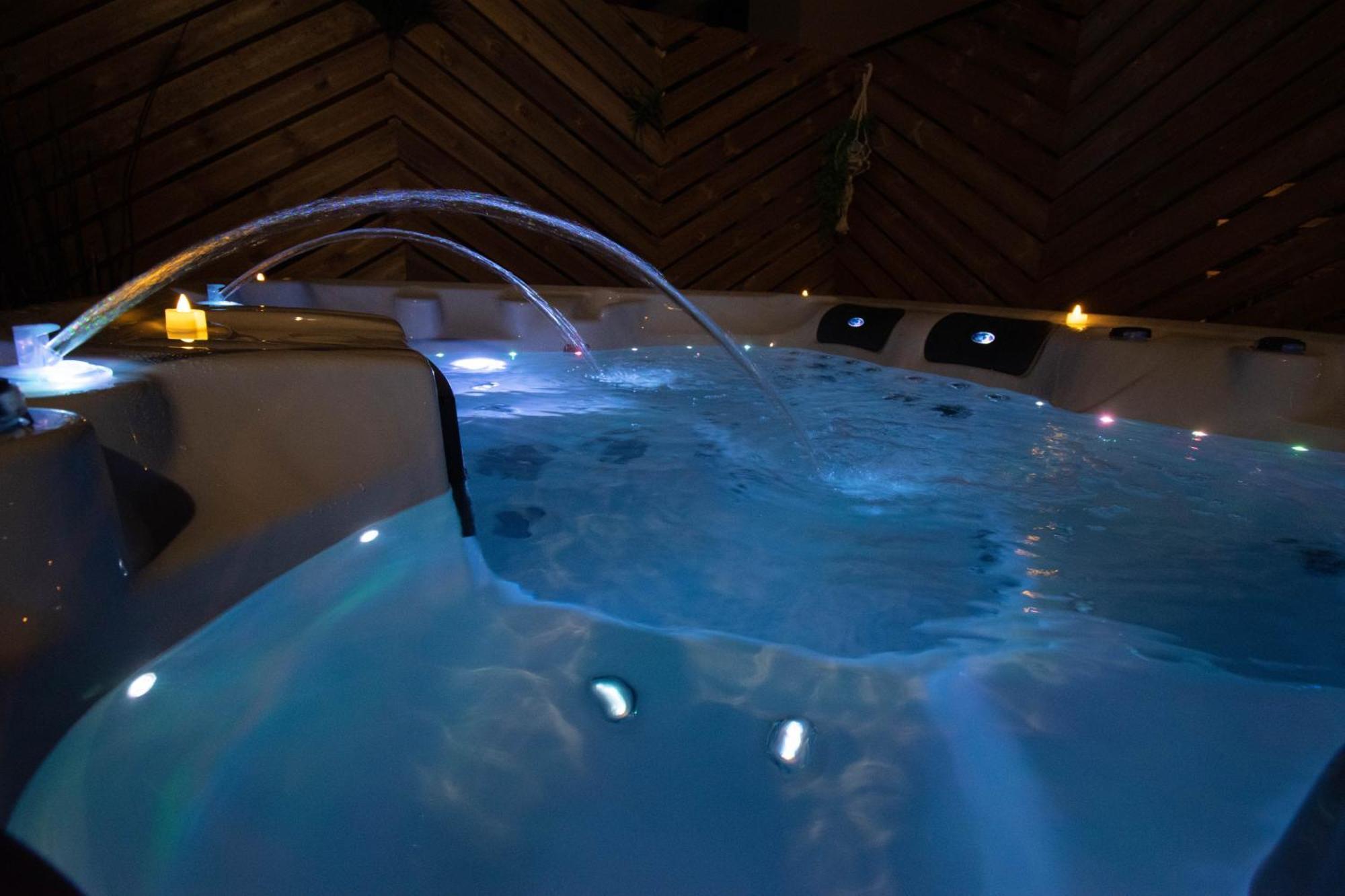 Studio Les 2 Fees - Jacuzzi - Deco Feerique Montfort-sur-Meu Exterior foto