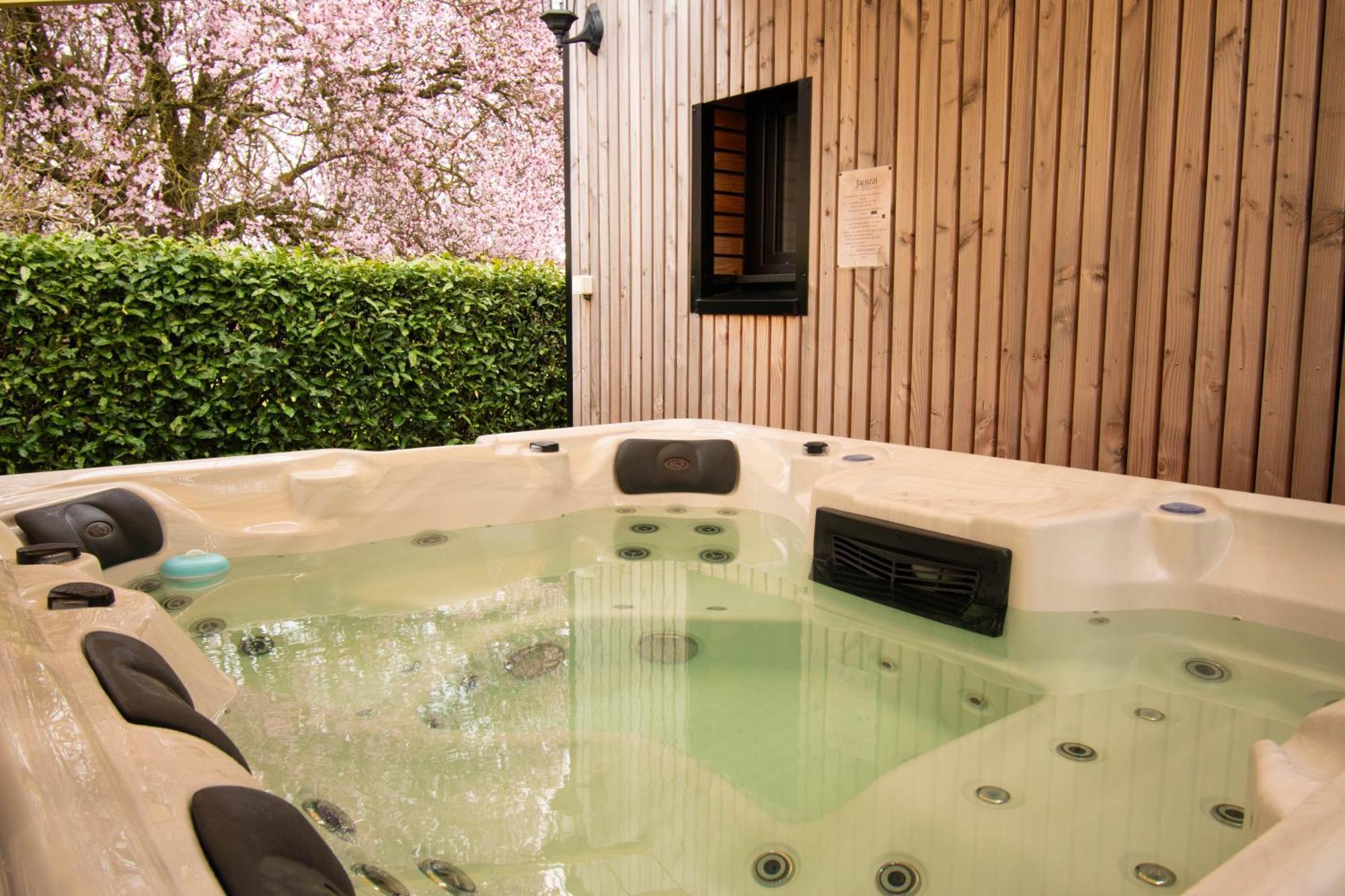 Studio Les 2 Fees - Jacuzzi - Deco Feerique Montfort-sur-Meu Exterior foto